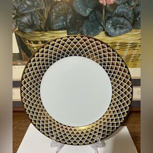 2 Ciroa Gold and Black Geometric Dinner Plates